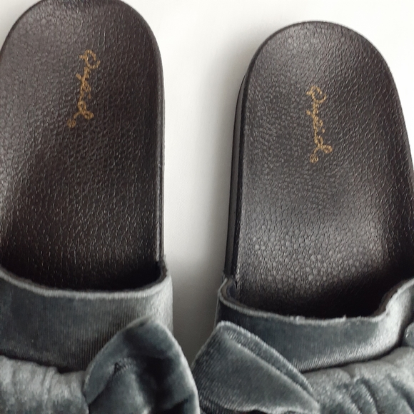 Qupid Women's Green Velour Bow Tie Slippers Sz 7 - Picture 7 of 7